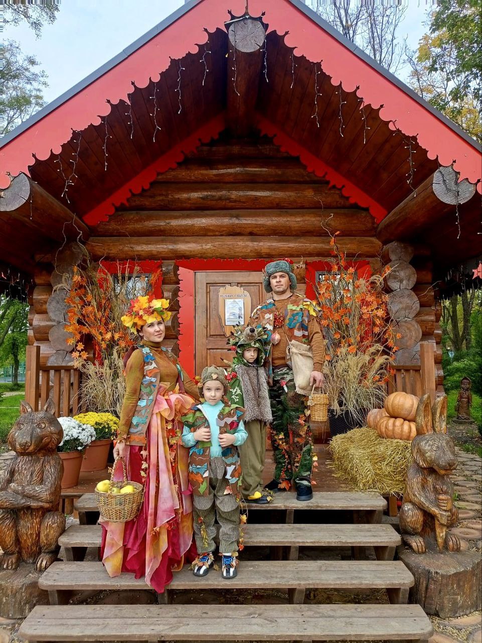 В Комсомольском парке станицы Динской прошел районный фестиваль «Кубанская осень», в номинации «Осень-краса»