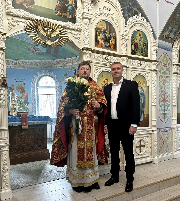 Сегодня, свой день рождения отмечает настоятель Храма Благовещения Пресвятой Богородицы посёлка Агроном отец Димитрий