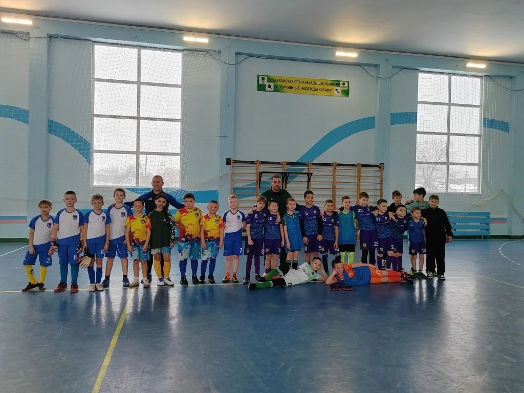 Товарищеские футбольные матчи с участием юных спортсменов